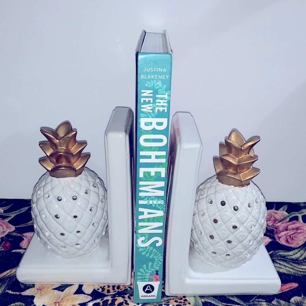 🍍Boho ceramic pineapple book ends with scented bag🍍​​
